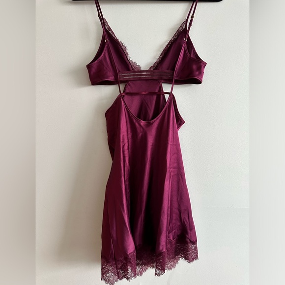 Victoria's Secret Womens Magenta Purple Satin Lace Cutout Night Slip Size S - Picture 3 of 3
